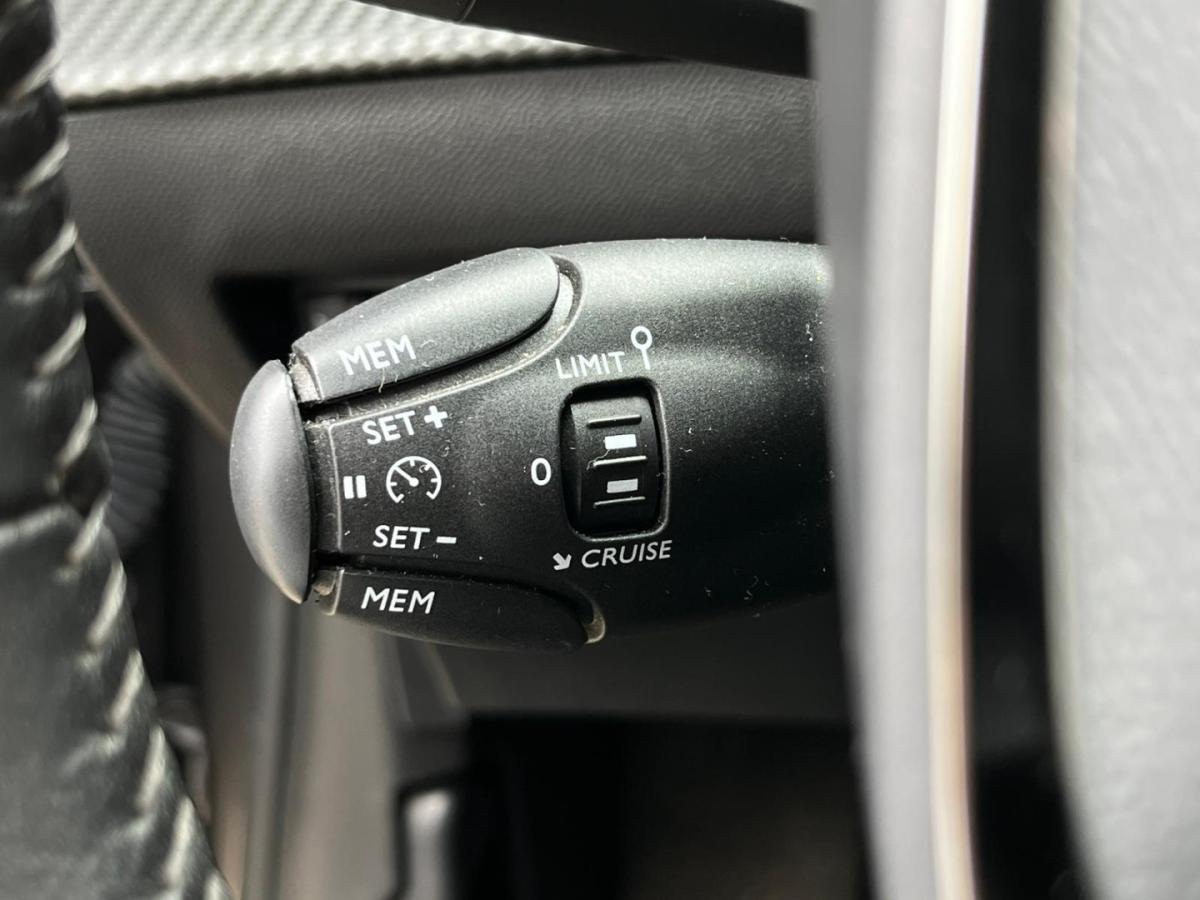 peugeot-208-2023-gasolina-1199cc