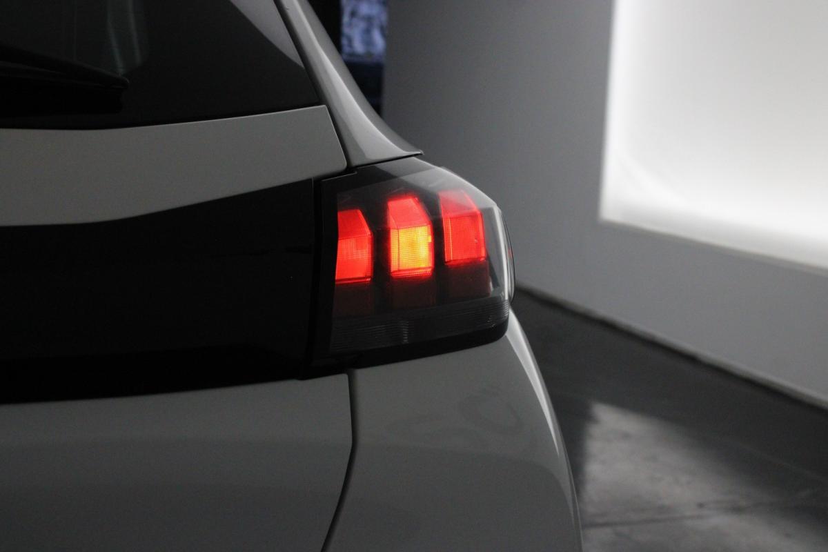 peugeot-208-2021-gasolina-1199cc