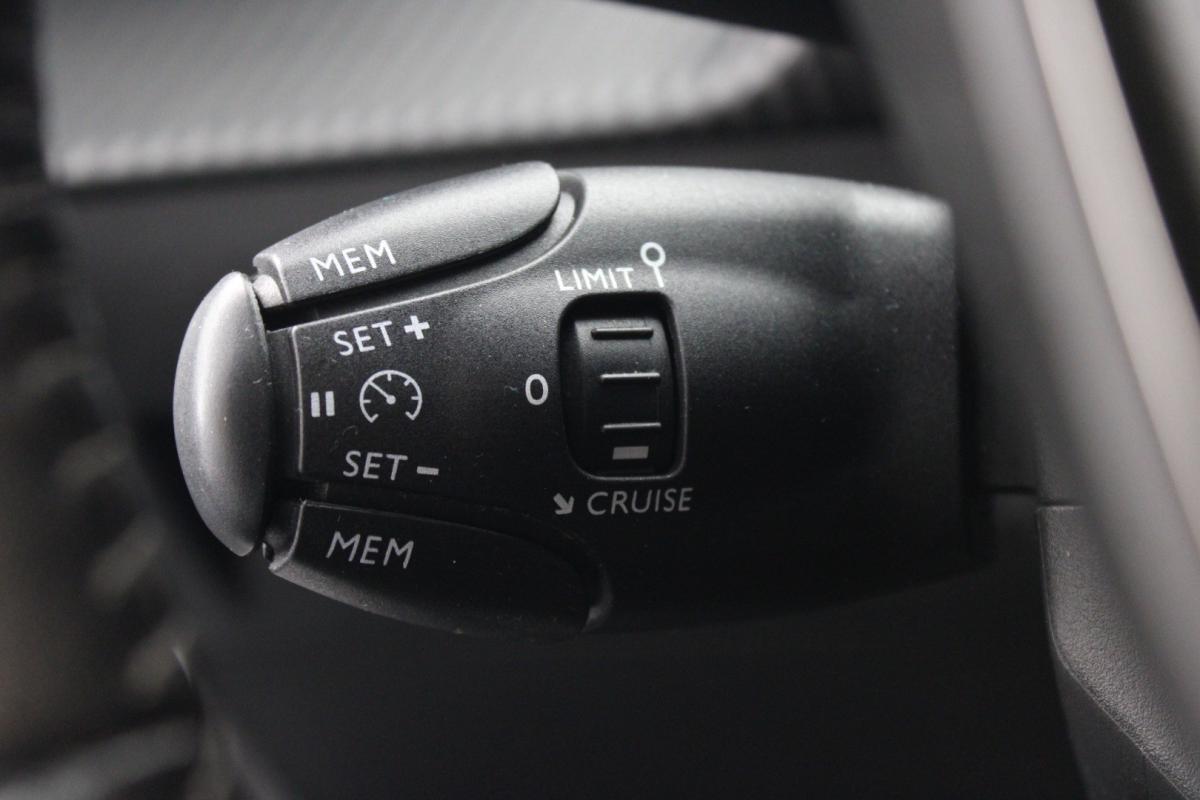 peugeot-208-2021-gasolina-1199cc