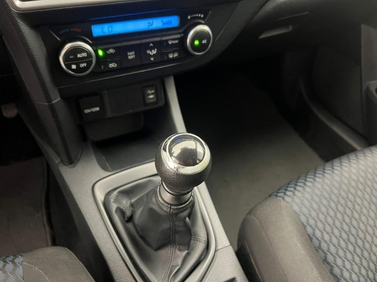 toyota-auris-touring-sports-2015-diesel-1364cc