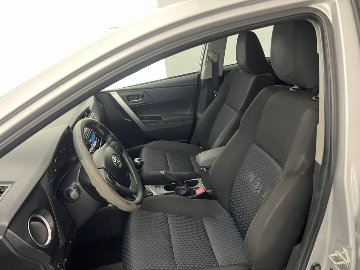 toyota-auris-touring-sports-2015-diesel-1364cc