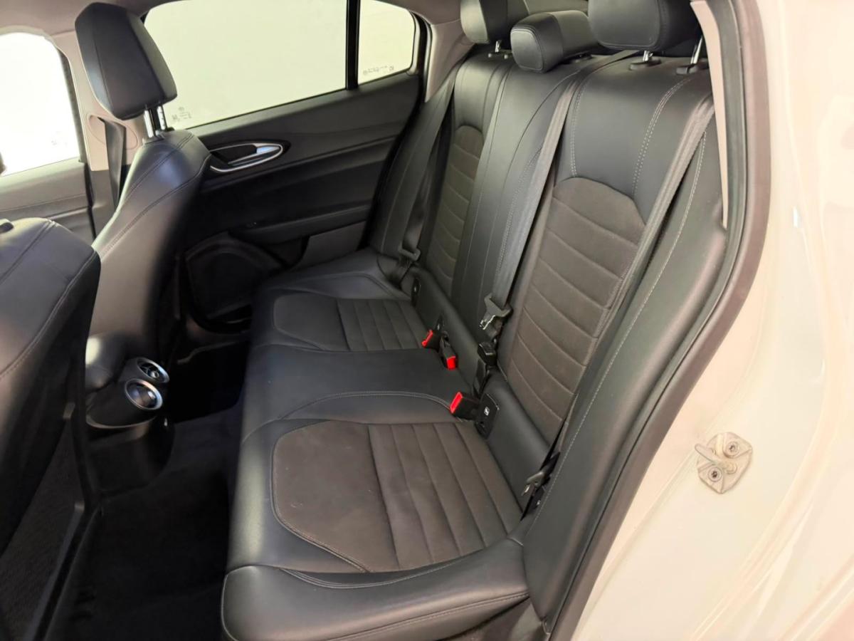 alfa-romeo-giulia-2018-diesel-2143cc