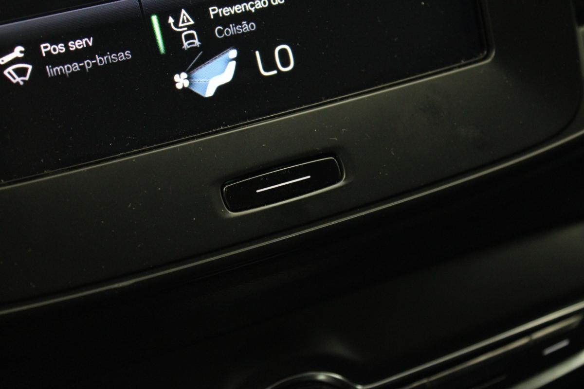 volvo-xc40-2022-gasolina-1477cc