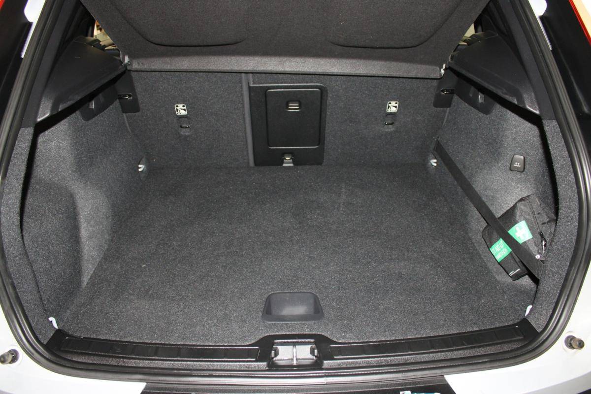 volvo-xc40-2020-hibrido-a-gasolina-1477cc