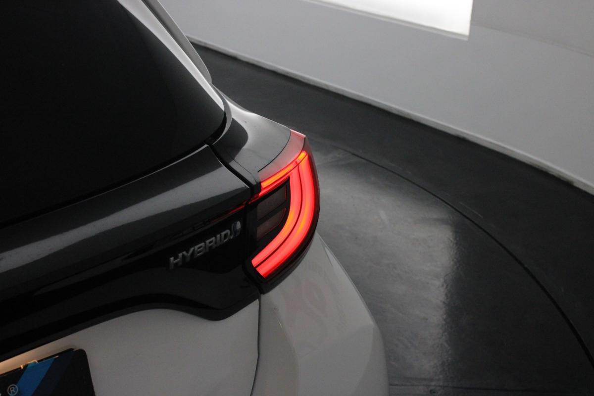toyota-yaris-2021-hibrido-a-gasolina-1490cc