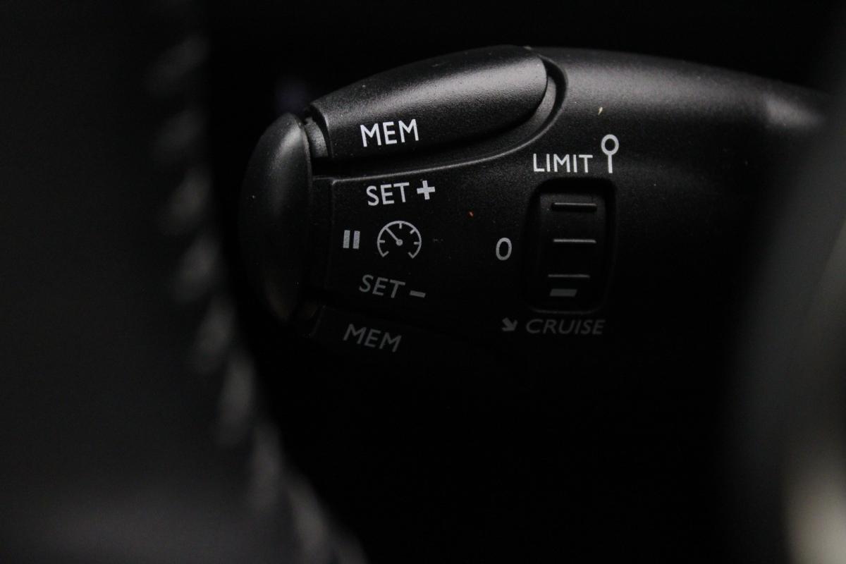 peugeot-208-2022-diesel-1499cc