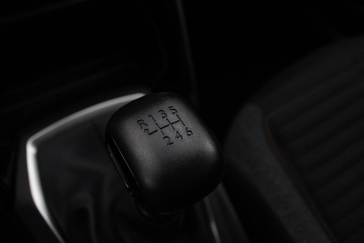 peugeot-2008-2021-diesel-1499cc