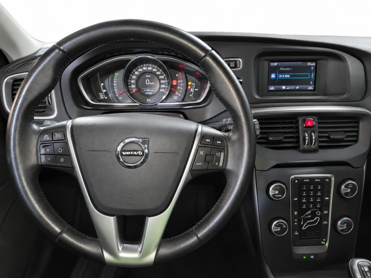 volvo-v40-2019-diesel-1969cc