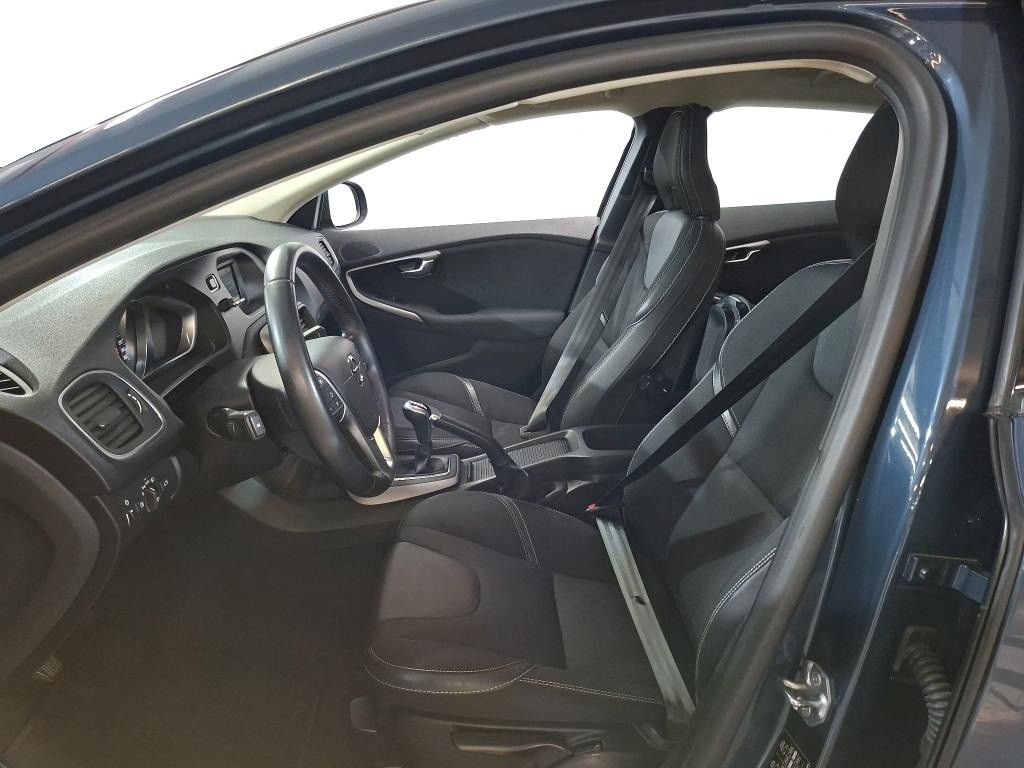 volvo-v40-2019-diesel-1969cc