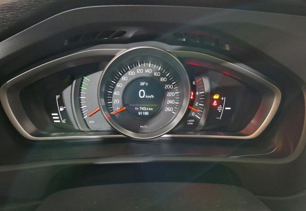 volvo-v40-2019-diesel-1969cc