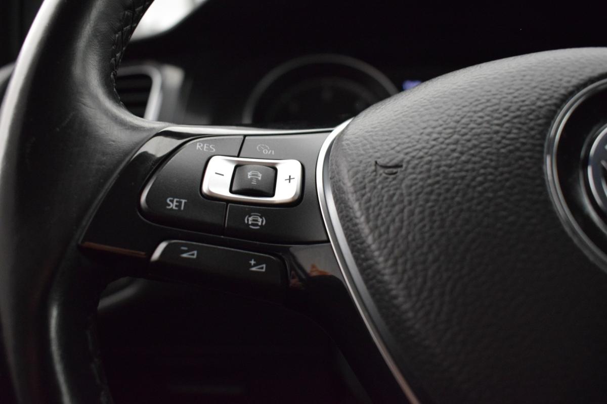 volkswagen-golf-variant-2018-diesel-1598cc