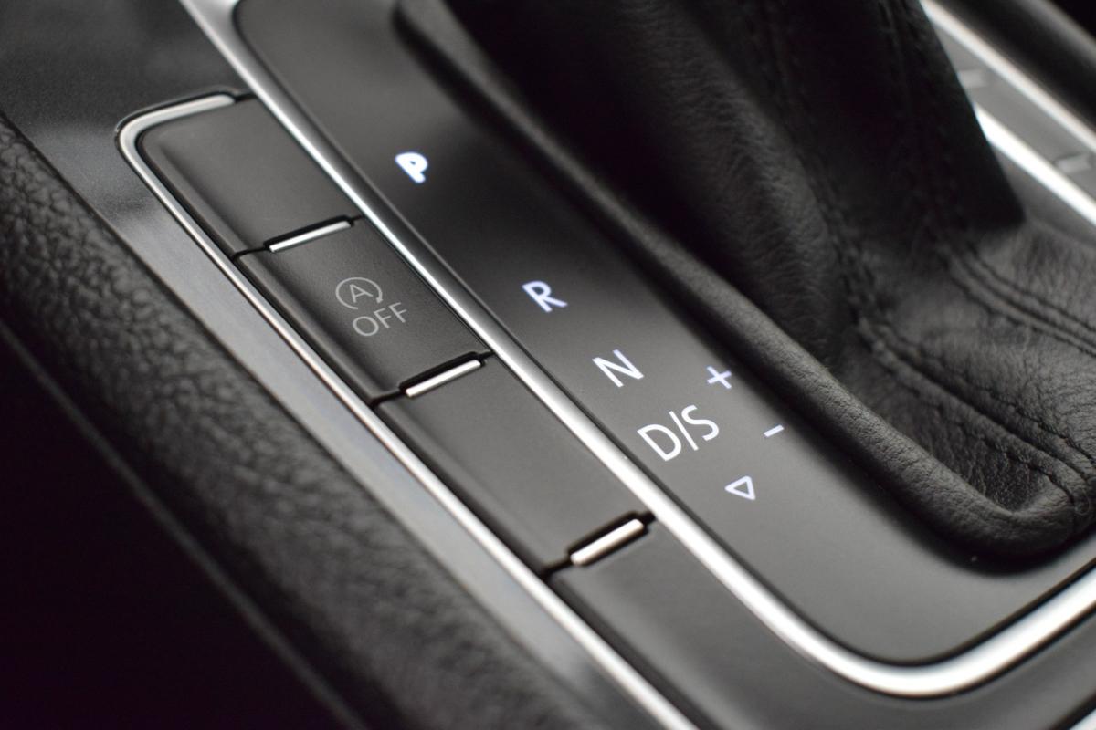 volkswagen-golf-variant-2018-diesel-1598cc