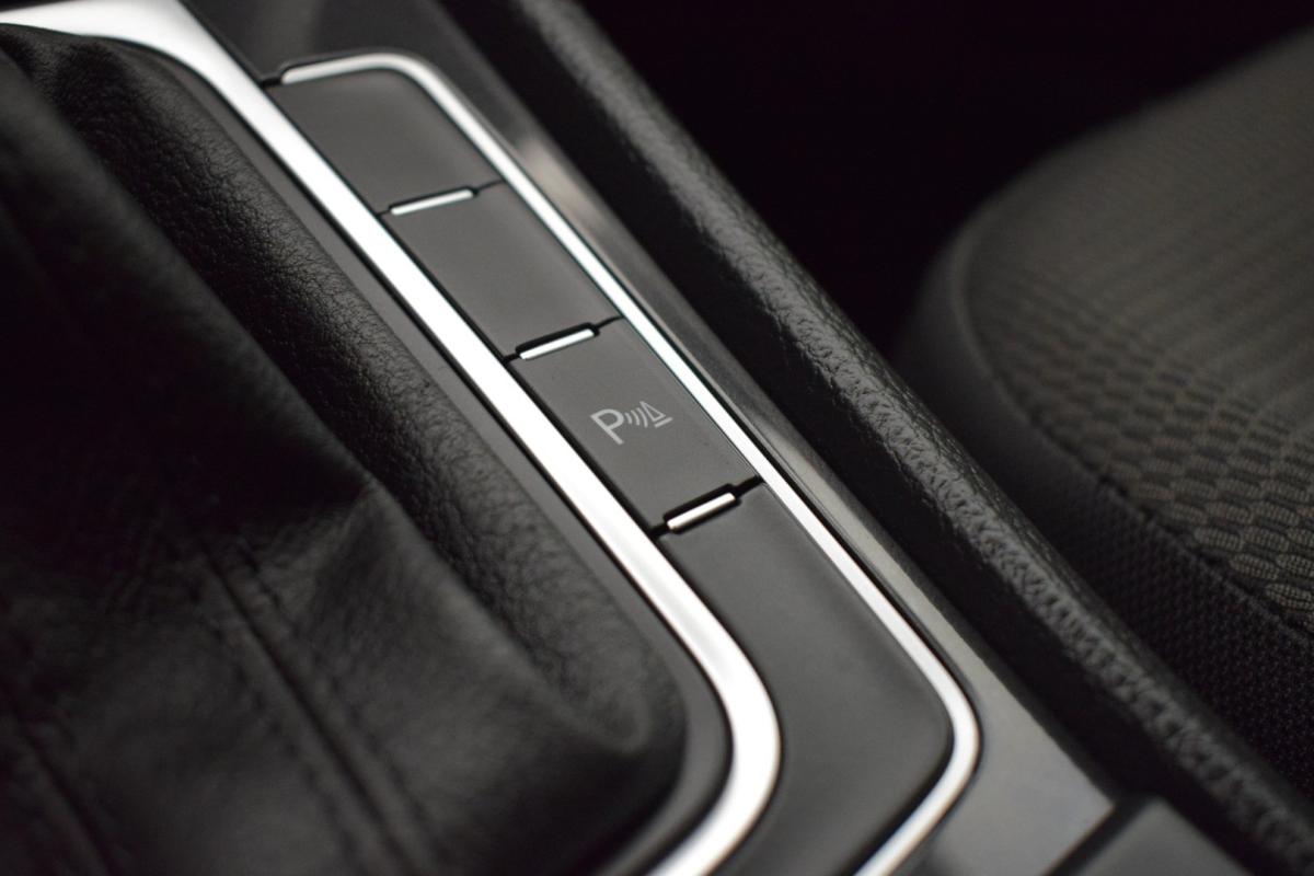 volkswagen-golf-variant-2018-diesel-1598cc