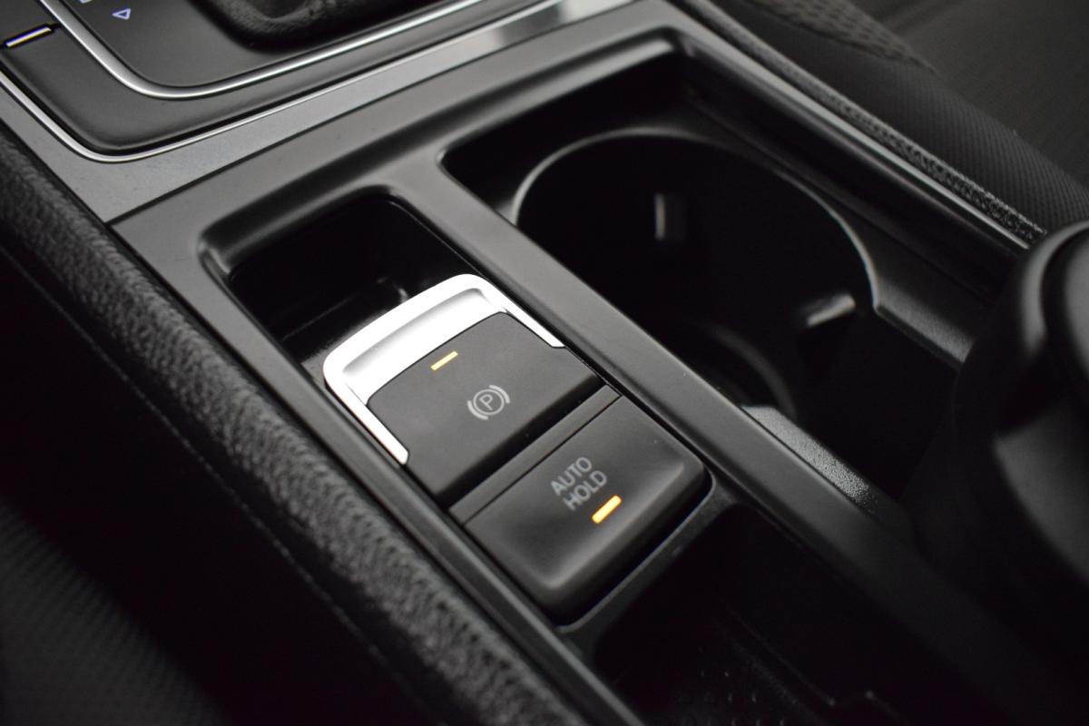 volkswagen-golf-variant-2018-diesel-1598cc