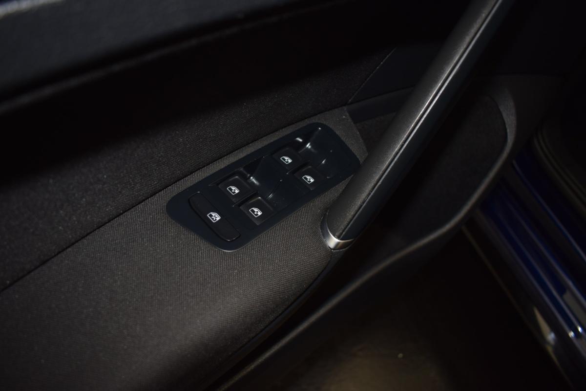 volkswagen-golf-variant-2018-diesel-1598cc