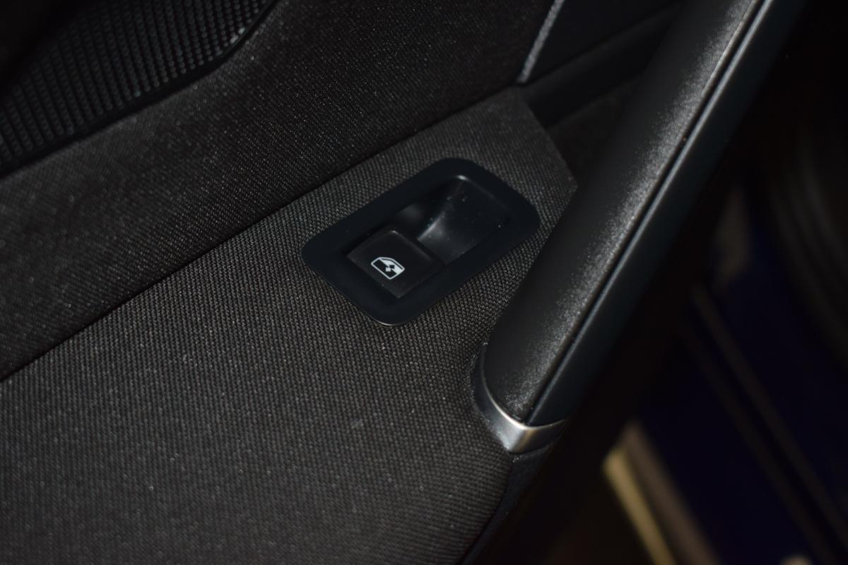 volkswagen-golf-variant-2018-diesel-1598cc