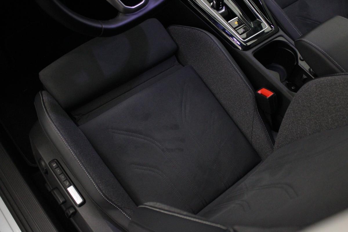 volkswagen-golf-2025-hibrido-a-gasolina-1498cc