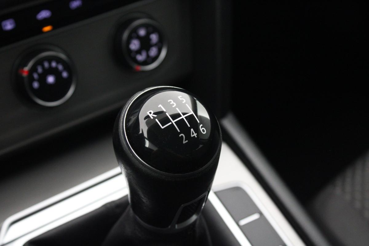 volkswagen-passat-variant-2017-diesel-1598cc