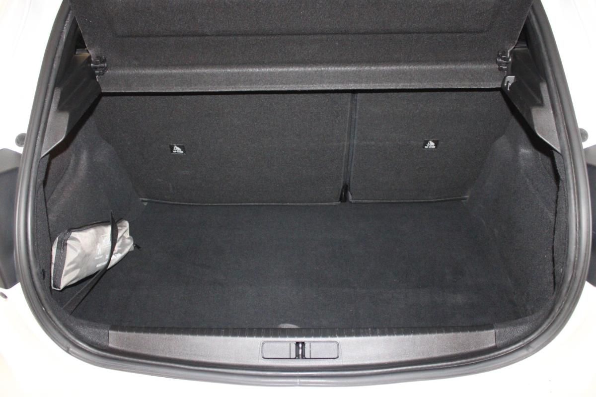 peugeot-208-2022-diesel-1499cc