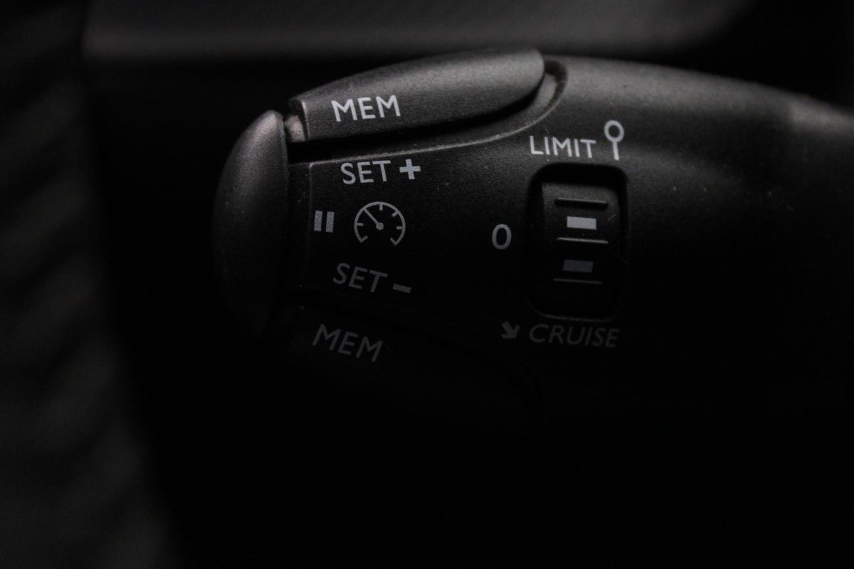 peugeot-2008-2022-eletrico-0cc