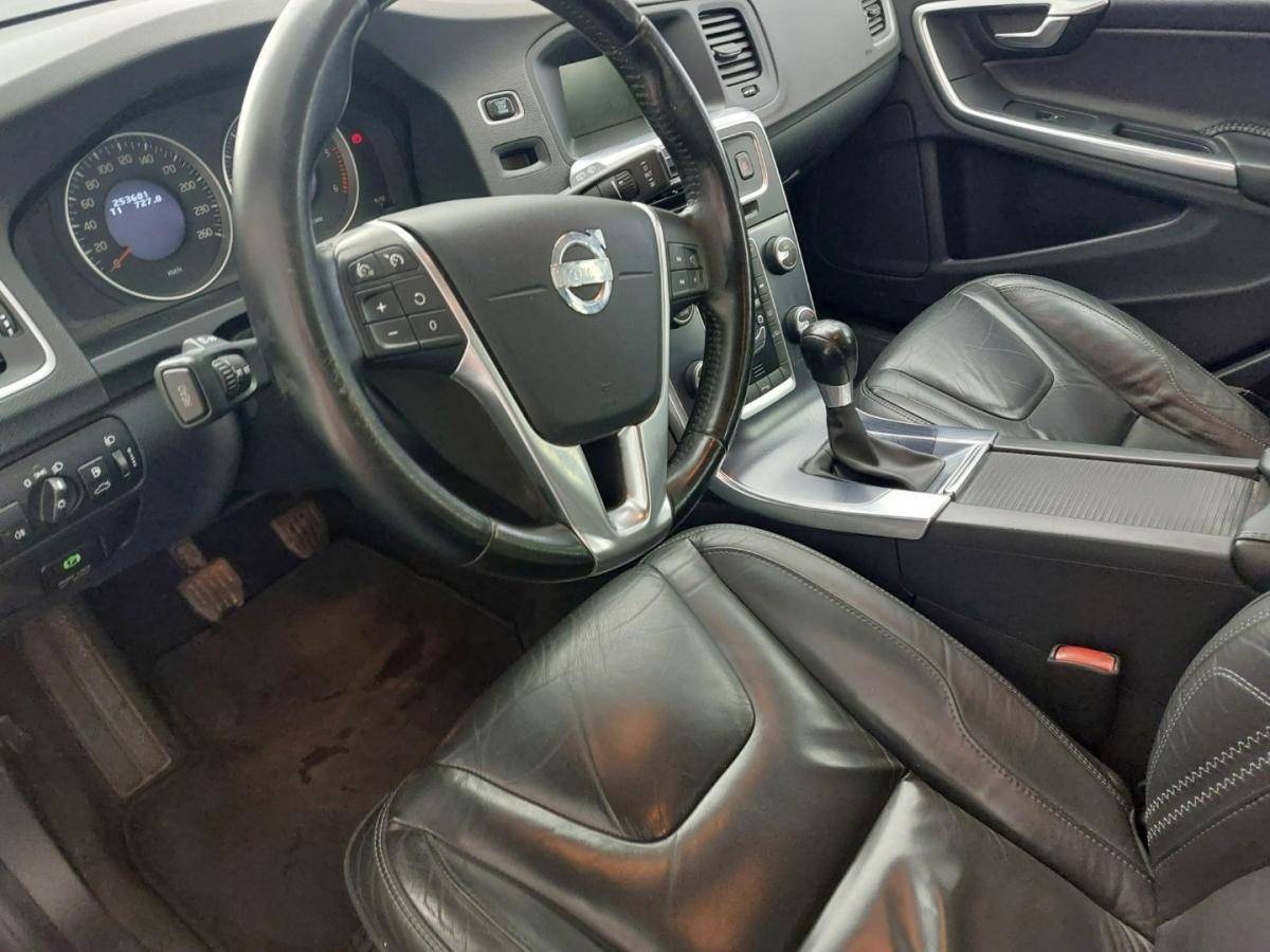 volvo-v60-2012-diesel-1560cc