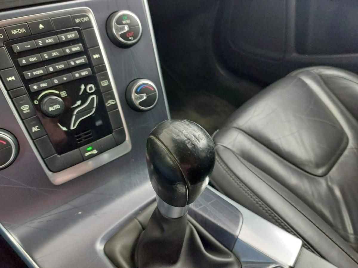 volvo-v60-2012-diesel-1560cc