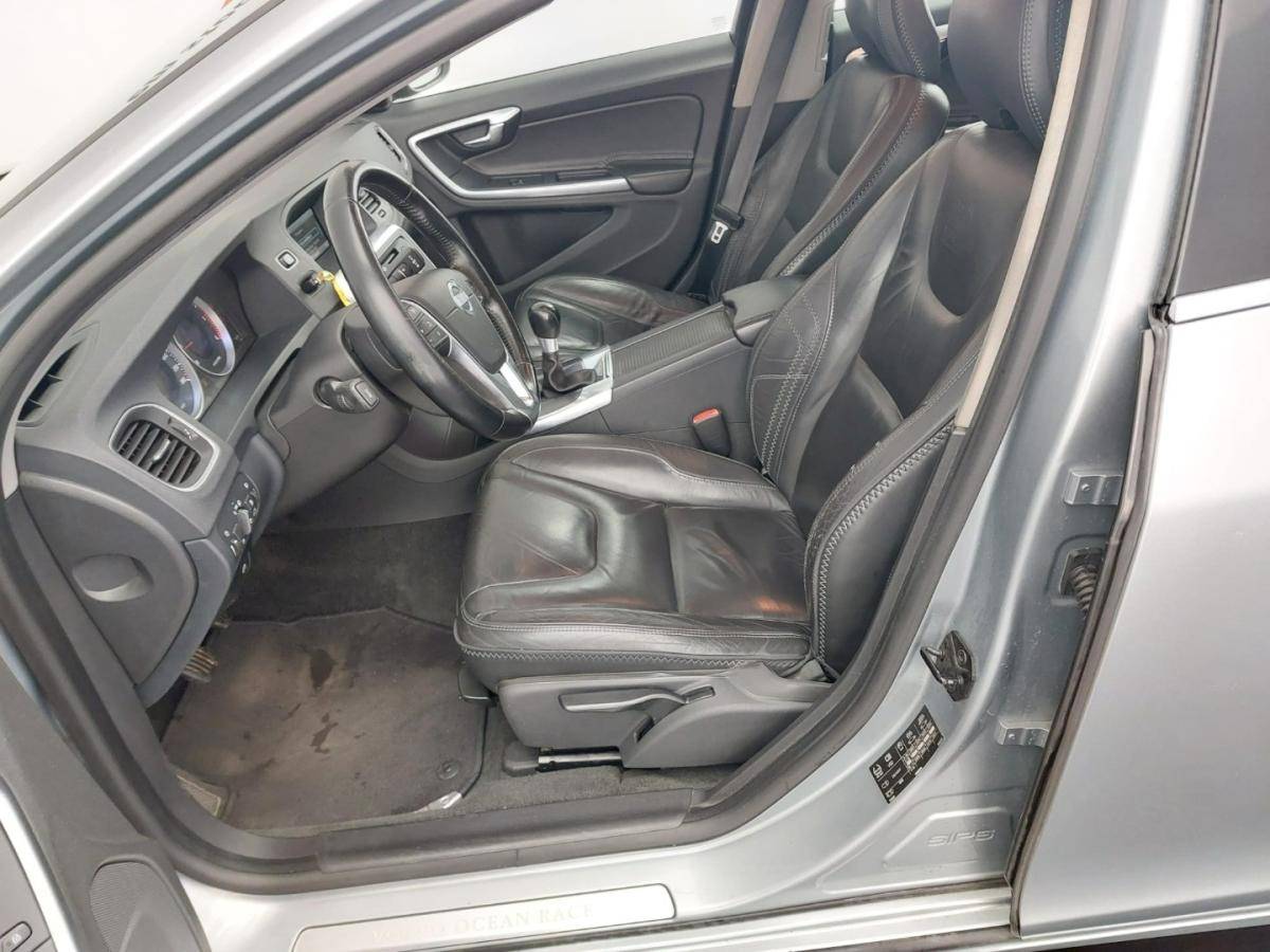volvo-v60-2012-diesel-1560cc