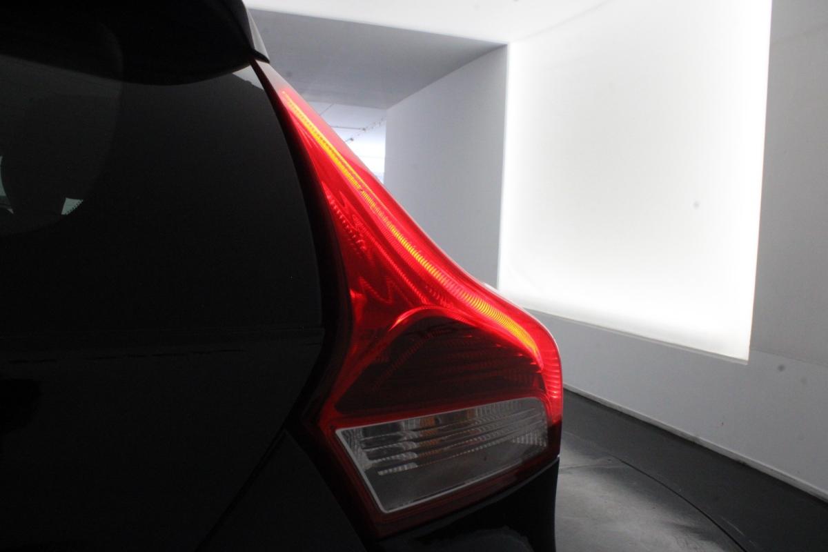 volvo-v40-2019-diesel-1969cc