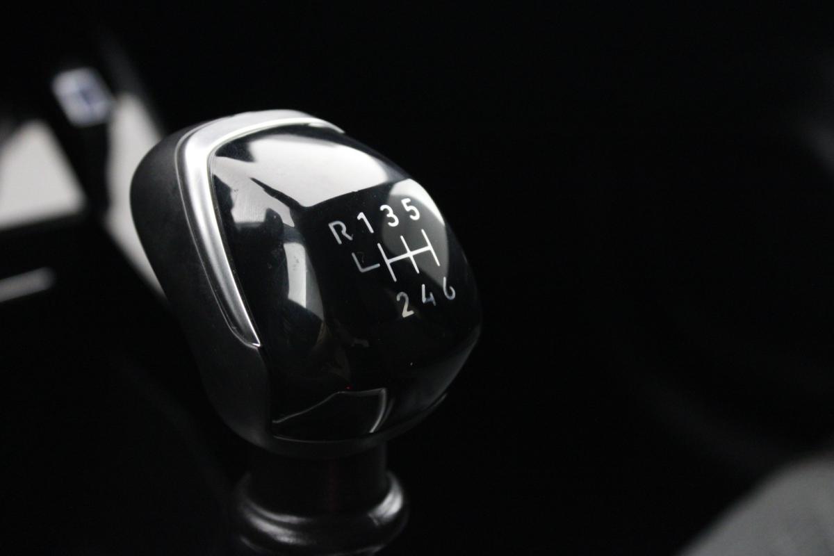 peugeot-208-2025-gasolina-1199cc