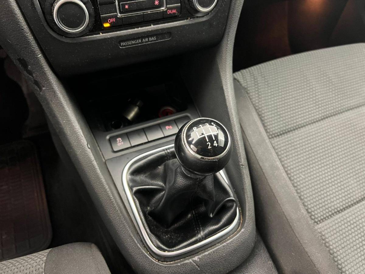 volkswagen-golf-2010-diesel-1598cc