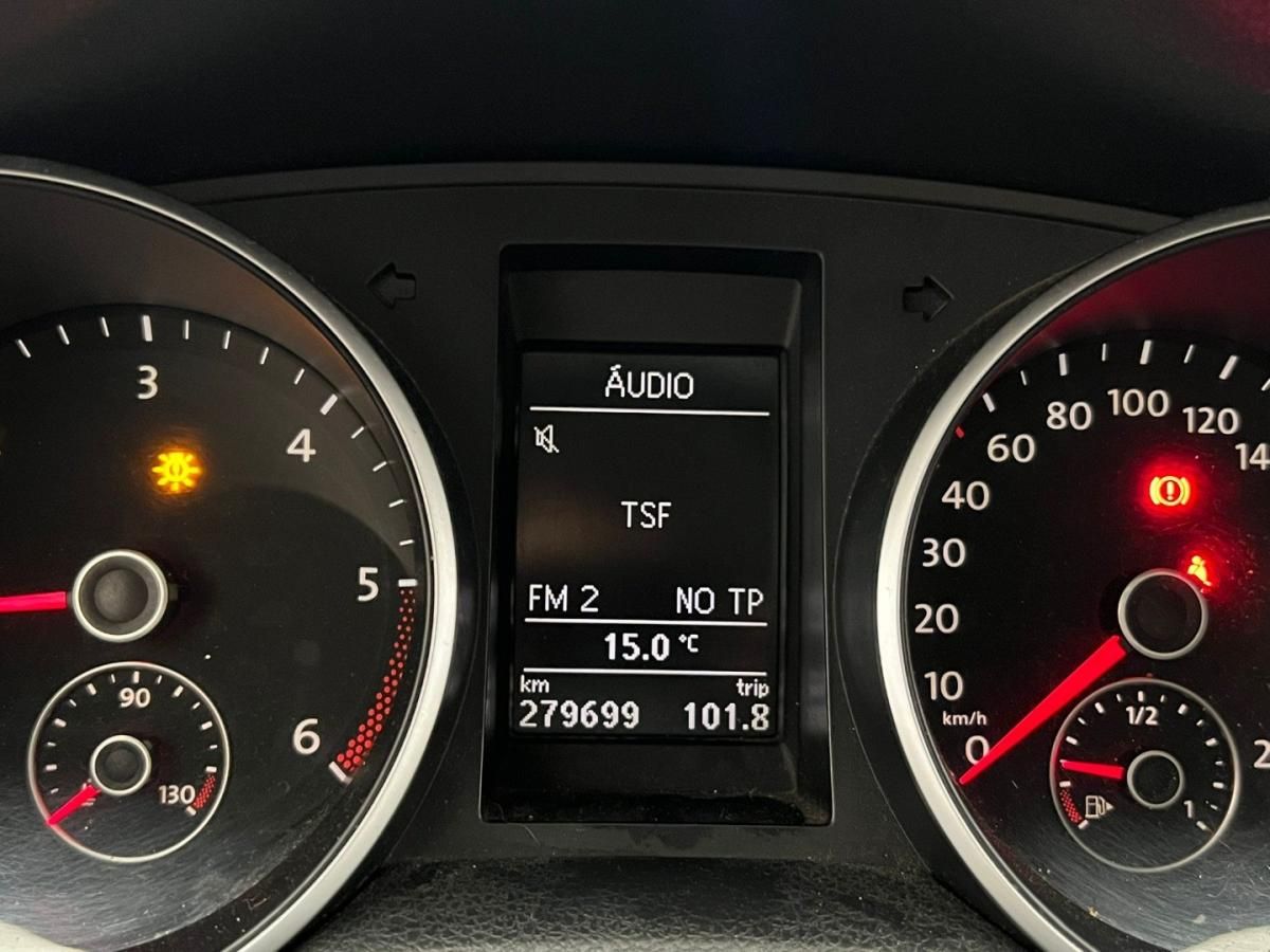 volkswagen-golf-2010-diesel-1598cc