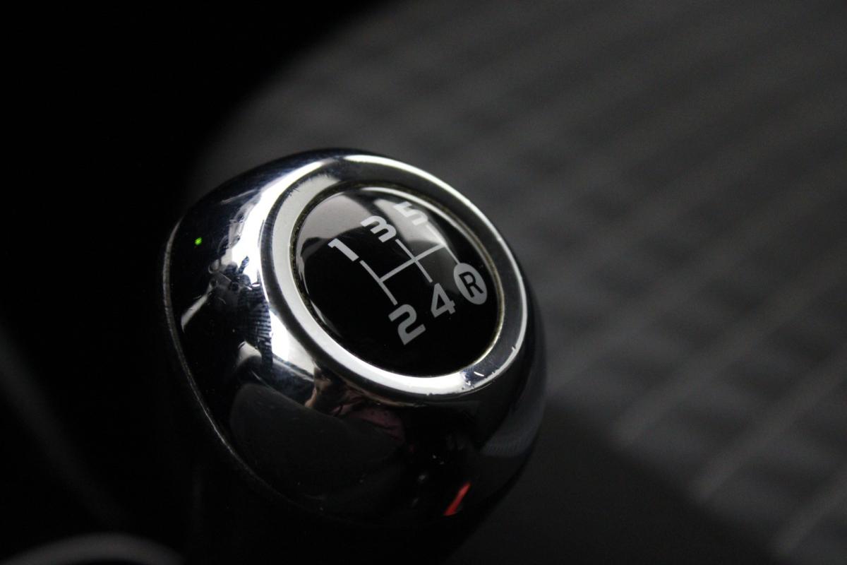 peugeot-108-2021-eletrico-998cc