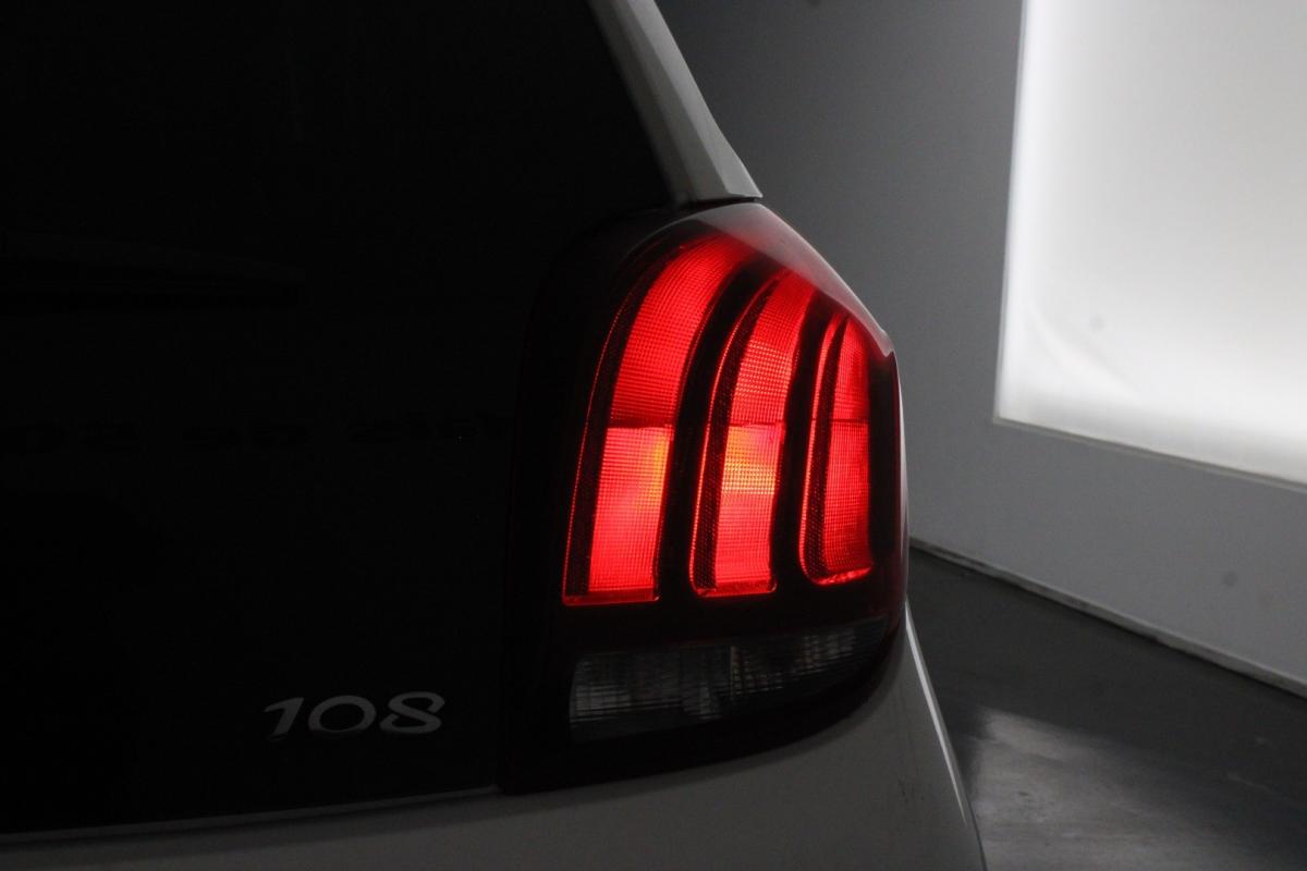 peugeot-108-2021-eletrico-998cc