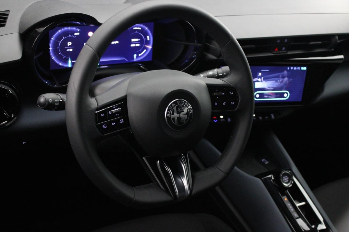 alfa-romeo-junior-2025-eletrico-0cc