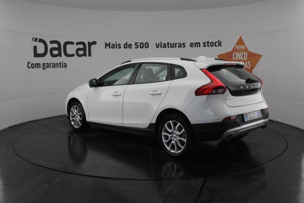volvo-v40-cross-country-2019-diesel-1969cc