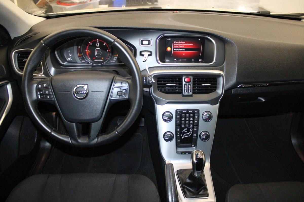 volvo-v40-cross-country-2019-diesel-1969cc