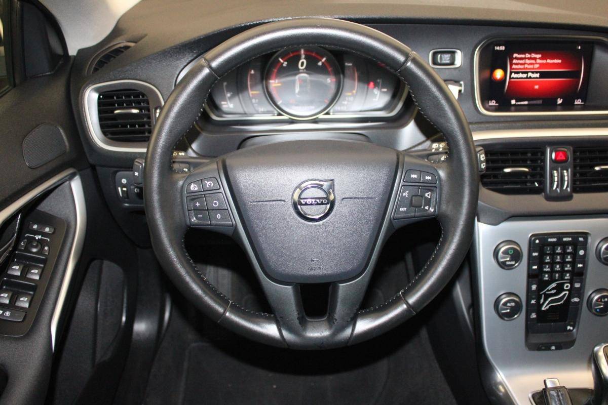 volvo-v40-cross-country-2019-diesel-1969cc