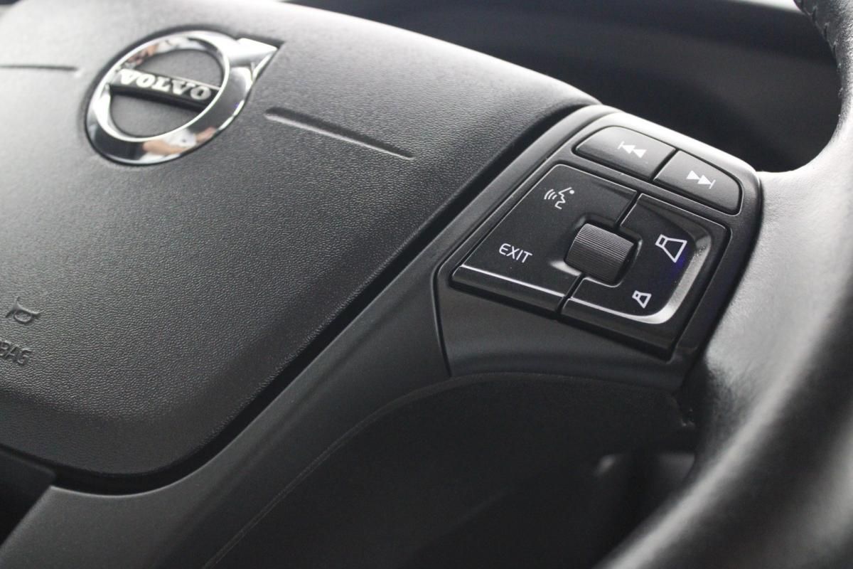 volvo-v40-cross-country-2019-diesel-1969cc