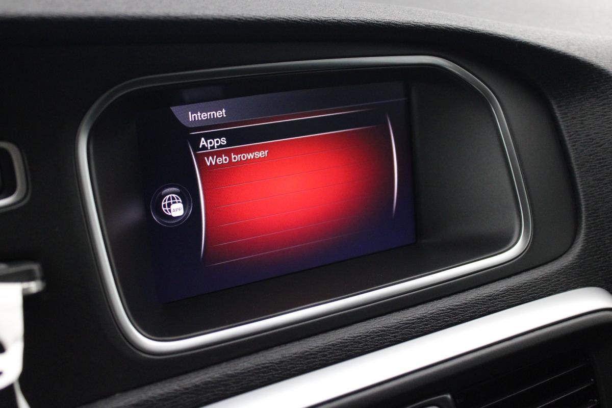 volvo-v40-cross-country-2019-diesel-1969cc