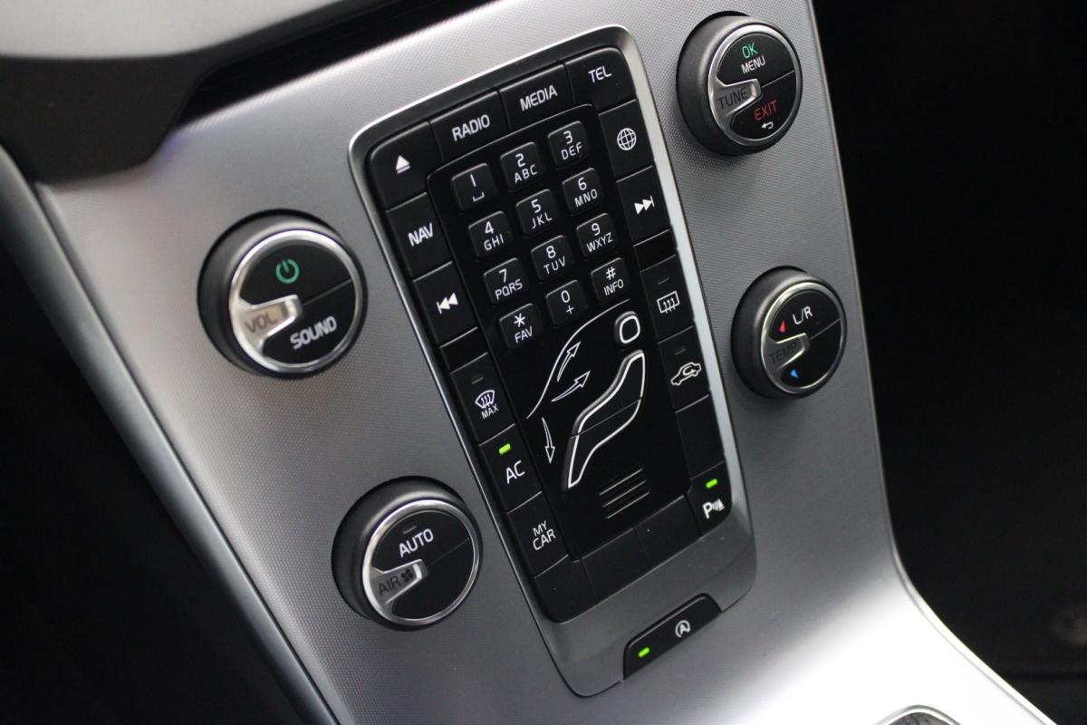 volvo-v40-cross-country-2019-diesel-1969cc