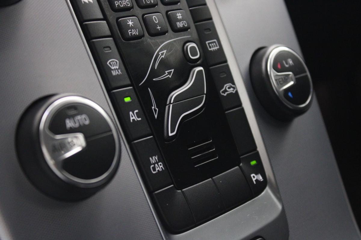 volvo-v40-cross-country-2019-diesel-1969cc