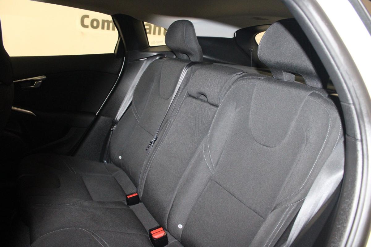 volvo-v40-cross-country-2019-diesel-1969cc