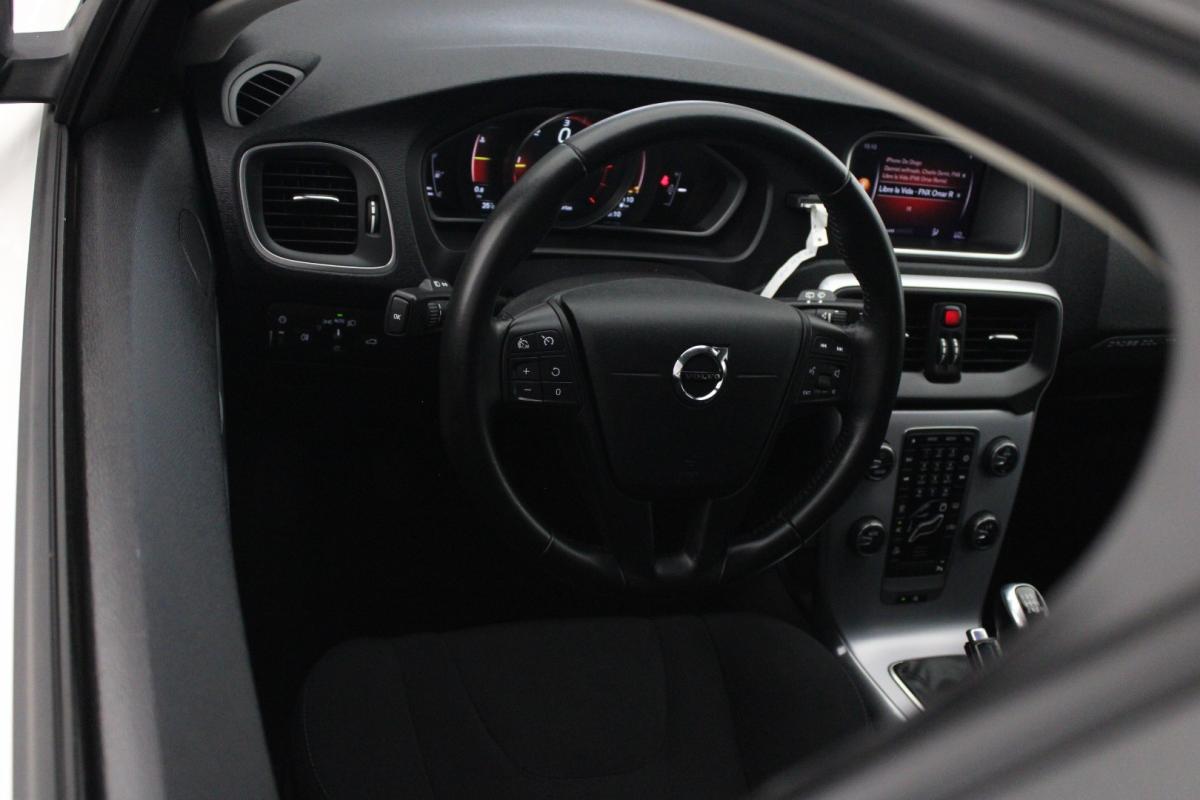 volvo-v40-cross-country-2019-diesel-1969cc