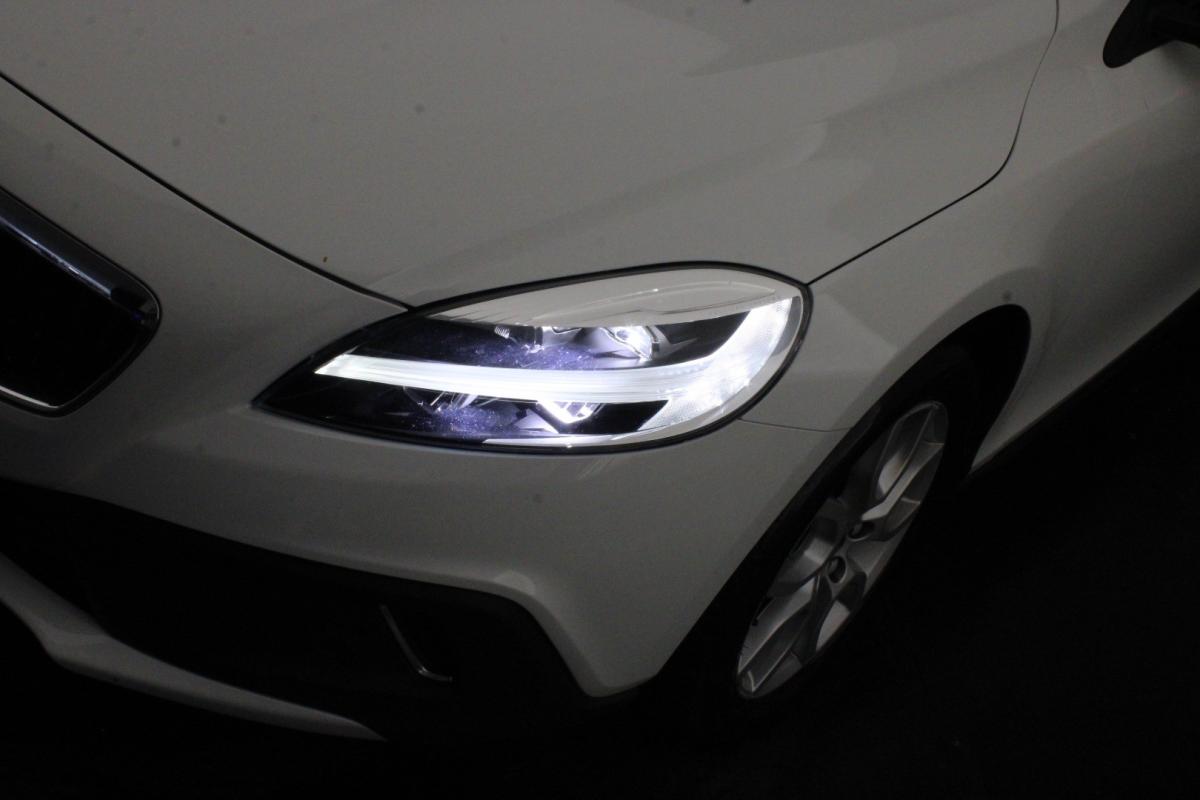 volvo-v40-cross-country-2019-diesel-1969cc