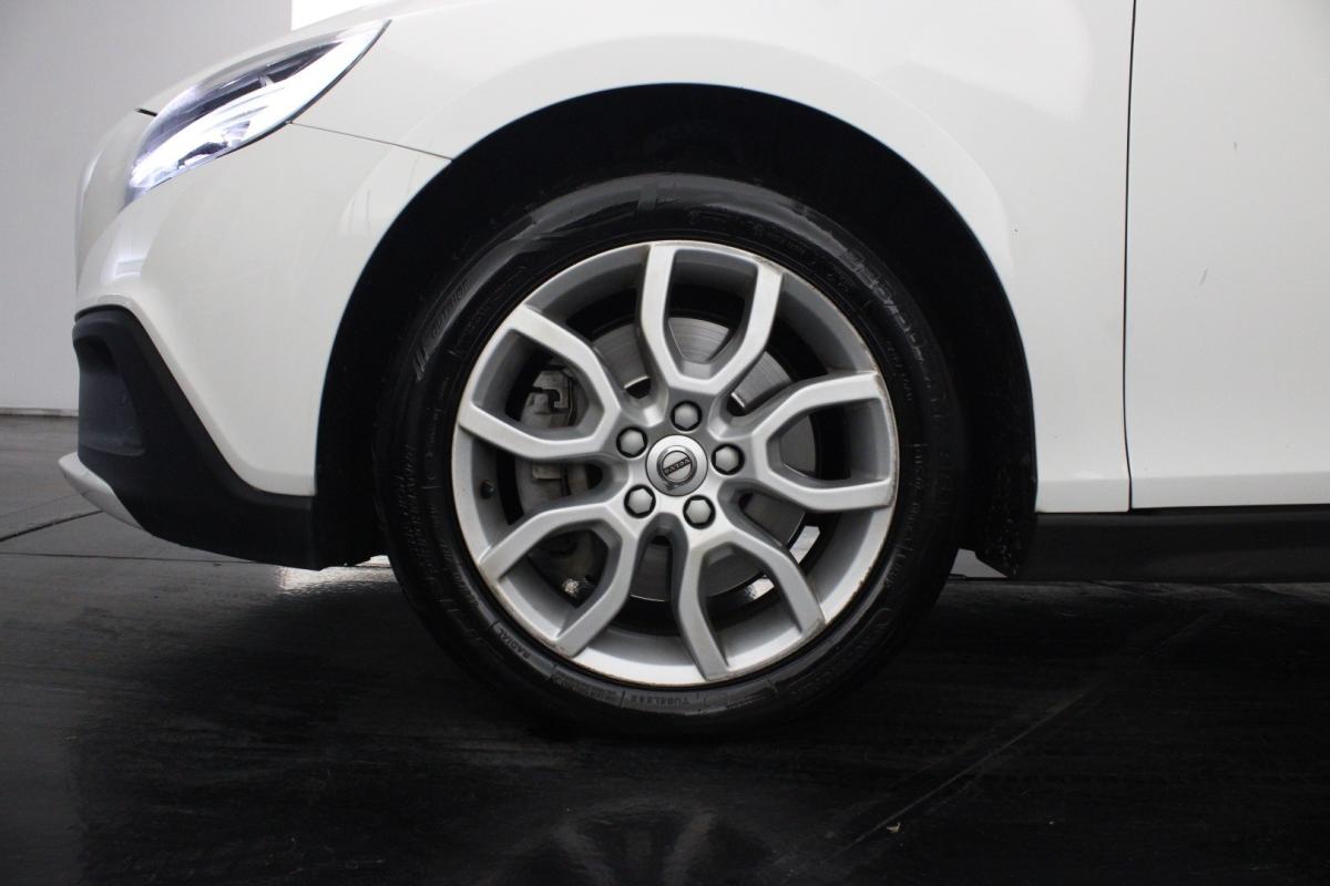 volvo-v40-cross-country-2019-diesel-1969cc