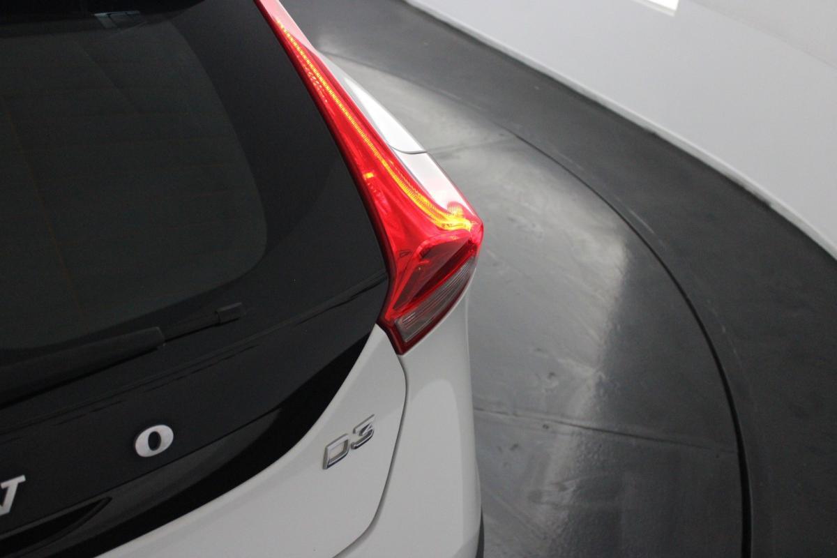 volvo-v40-cross-country-2019-diesel-1969cc