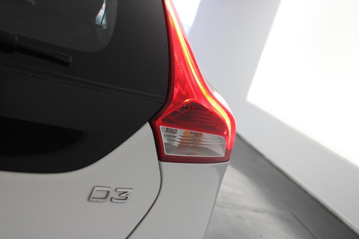 volvo-v40-cross-country-2019-diesel-1969cc
