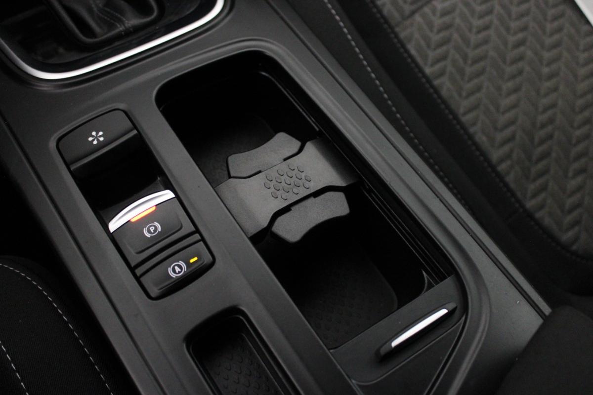 renault-megane-sport-tourer-2022-hibrido-a-gasolina-1598cc