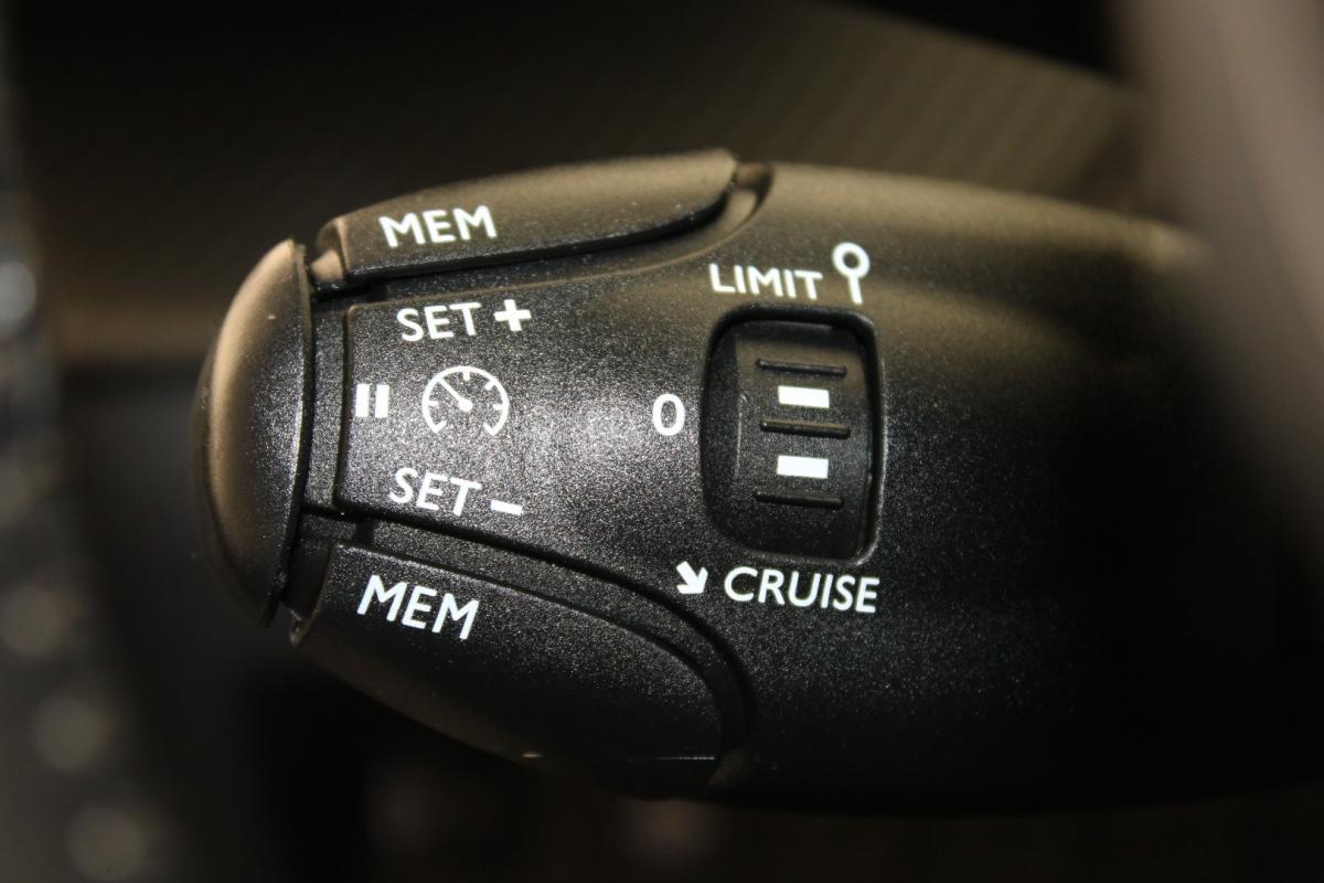 peugeot-208-2023-diesel-1499cc