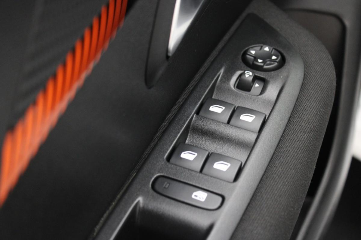 peugeot-208-2023-diesel-1499cc